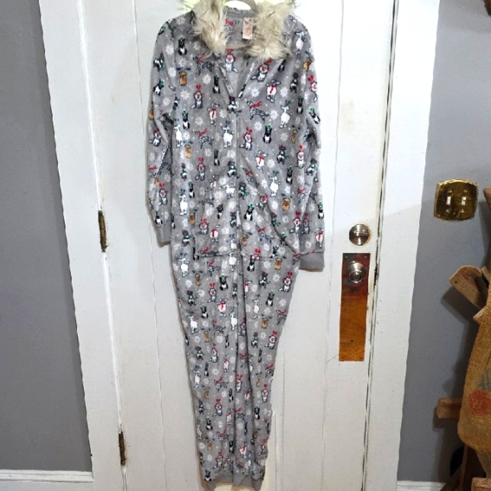 Secret Treasures Womens One Piece Pajamas Faux Fur Hood Gray W/Dogs XL/16-18 EUC